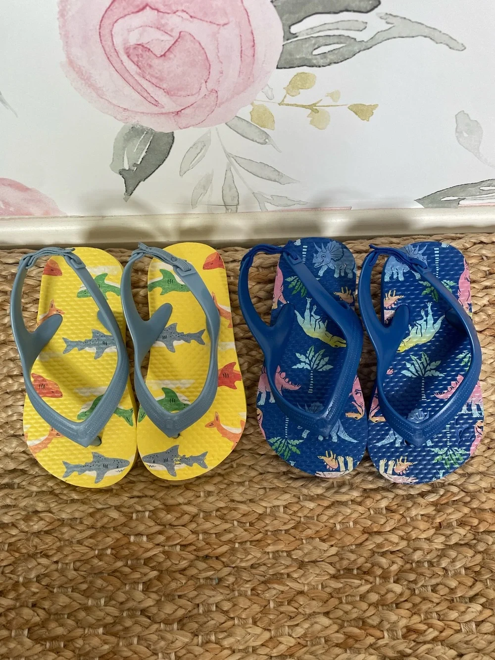 Old Navy Toddler Flip Flops Lot of 2 Shark & Tropical Print Size 7 Daycare Pool